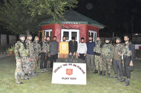 On 11 Sept Security Forces again arrested an active Al-Badr  #terrorist & his two associates from Dangerpora Sopore busting an Al Badr terrorist outfit module involved in grenade attack on Warpura Police Station on 30th Aug 2020.(15/20)