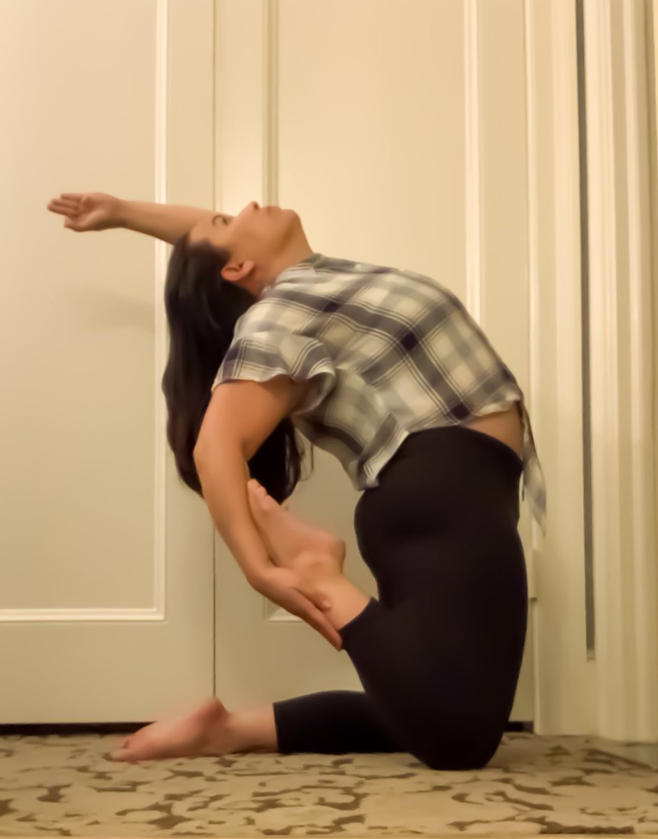 OGStarwarsAB's tweet image. A #yogajedimaster doesn’t stop practicing when traveling. #camelposevariation. Heart opening pose - with bind - going into strength and agility