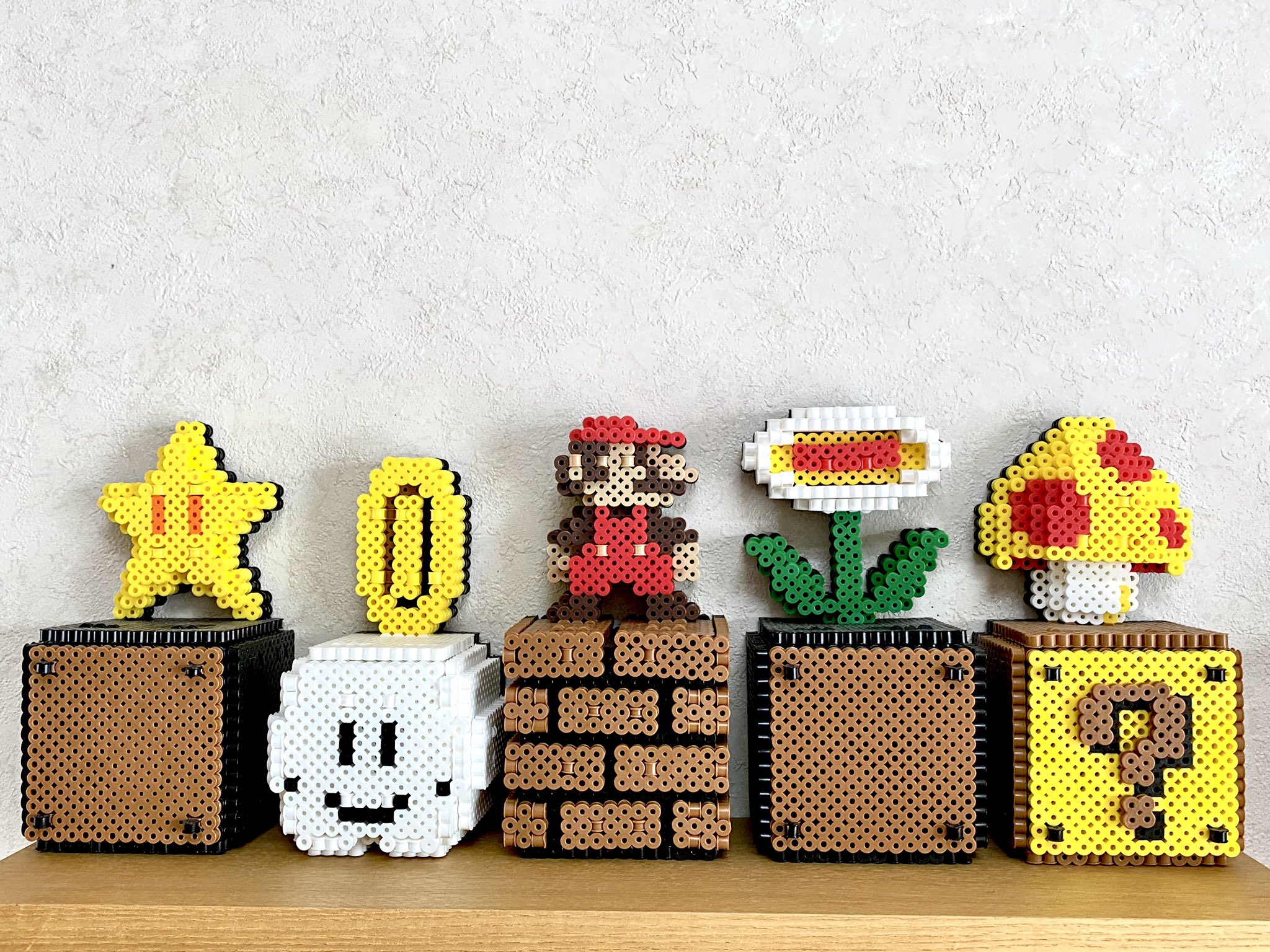 Twitter 上的 Sappoi さっぽい 立体アイロンビーズ スーパーマリオ35周年おめでとうございます ファンアートとして アイロンビーズで立体的にマリオやアイテム 敵キャラクター作ってみました ドットなマリオ大好きです スーパーマリオ35周年 アイロン