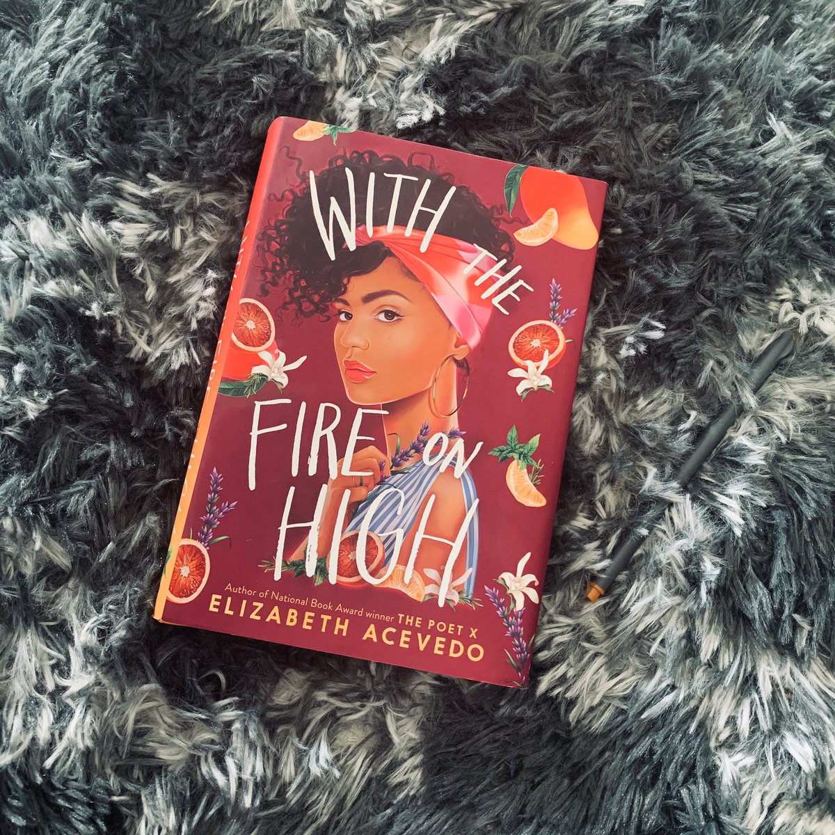 FeelingMy_Shelf's tweet photo. #WithTheFireOnHigh was a fun read; @AcevedoWrites builds her characters &amp; worlds thoughtfully,&amp; emboldens them w/powerful vessels &amp; expressions of layered identity. And the book covers😻

Next on my list is Clap When You Land — have you read it? 📚

#yabooks #fiction #readingjoy https://t.co/30u8ApErOw
