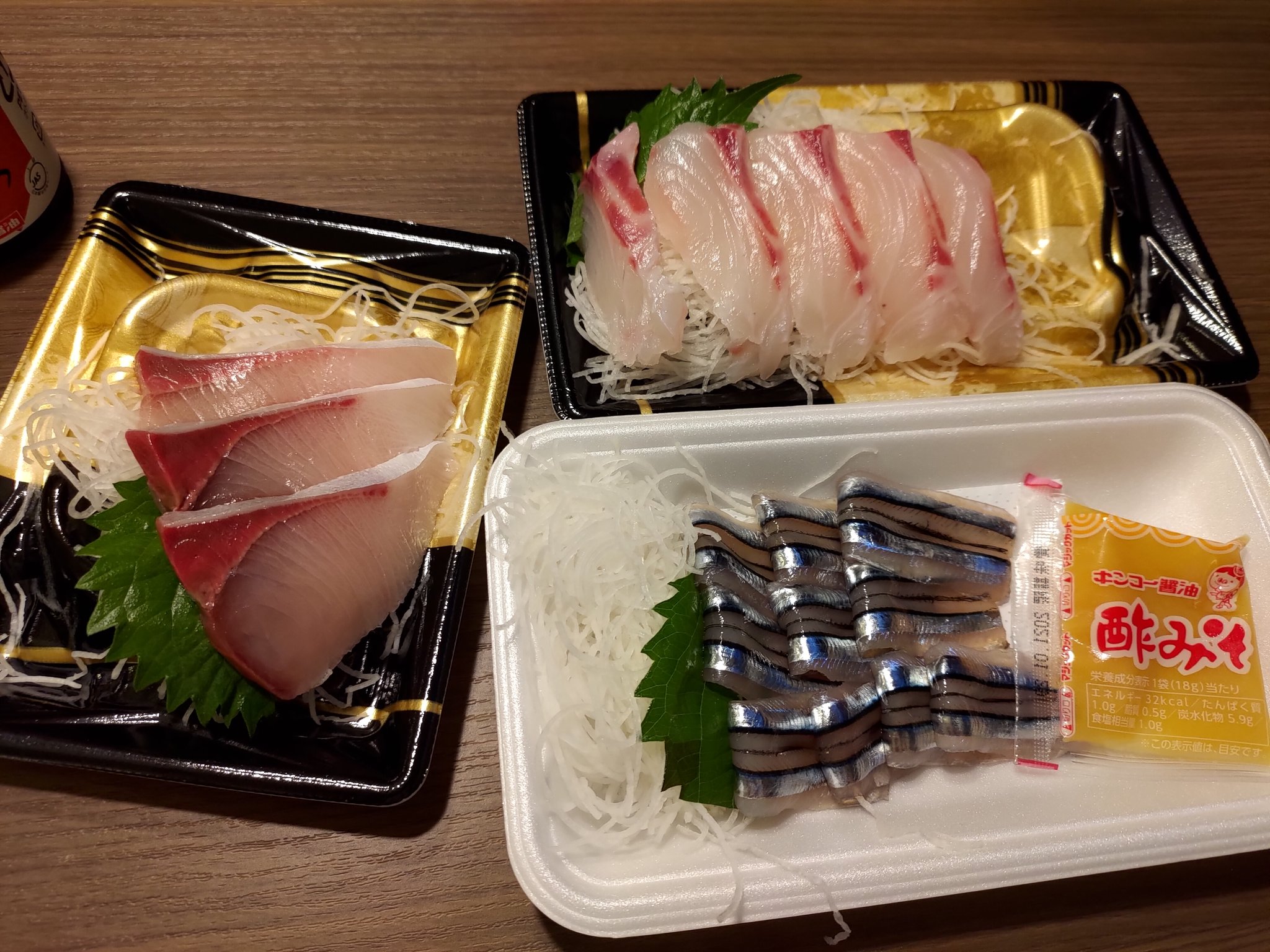 Enamin 帰り道にスーパーのタイヨーでお刺身を買ってホテルへ きびなご ぶり 鯛の刺し身合わせて530円 海のある鹿児島は最高 T Co U4j53lio4x Twitter