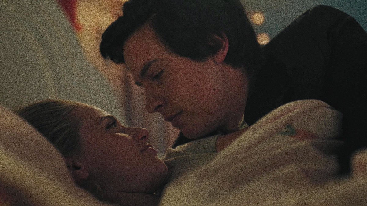 best of bughead (@bugheadcaps) on Twitter photo 