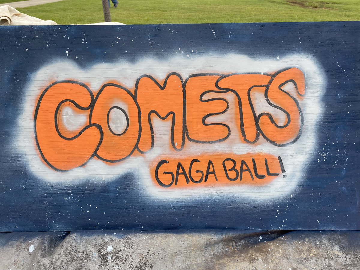 SandySkon's tweet photo. @TweetKCS 6-12 grade students made some fun work today. Thanks for Painting the Pit with Comets Booster! #cometsbooster #KaleidoscopePride https://t.co/weqC8LcSem