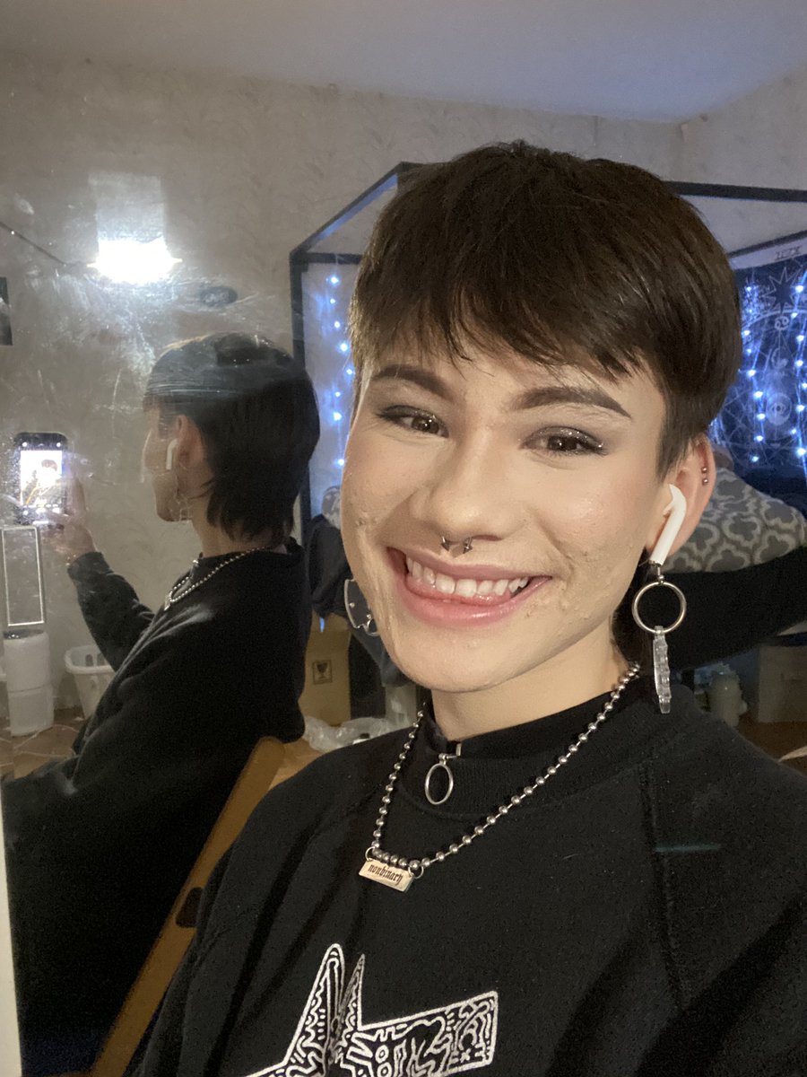 friends, lovers, and enemies! i am trans, i am nonbinary, and this it what being nonbinary means TO ME (thread):