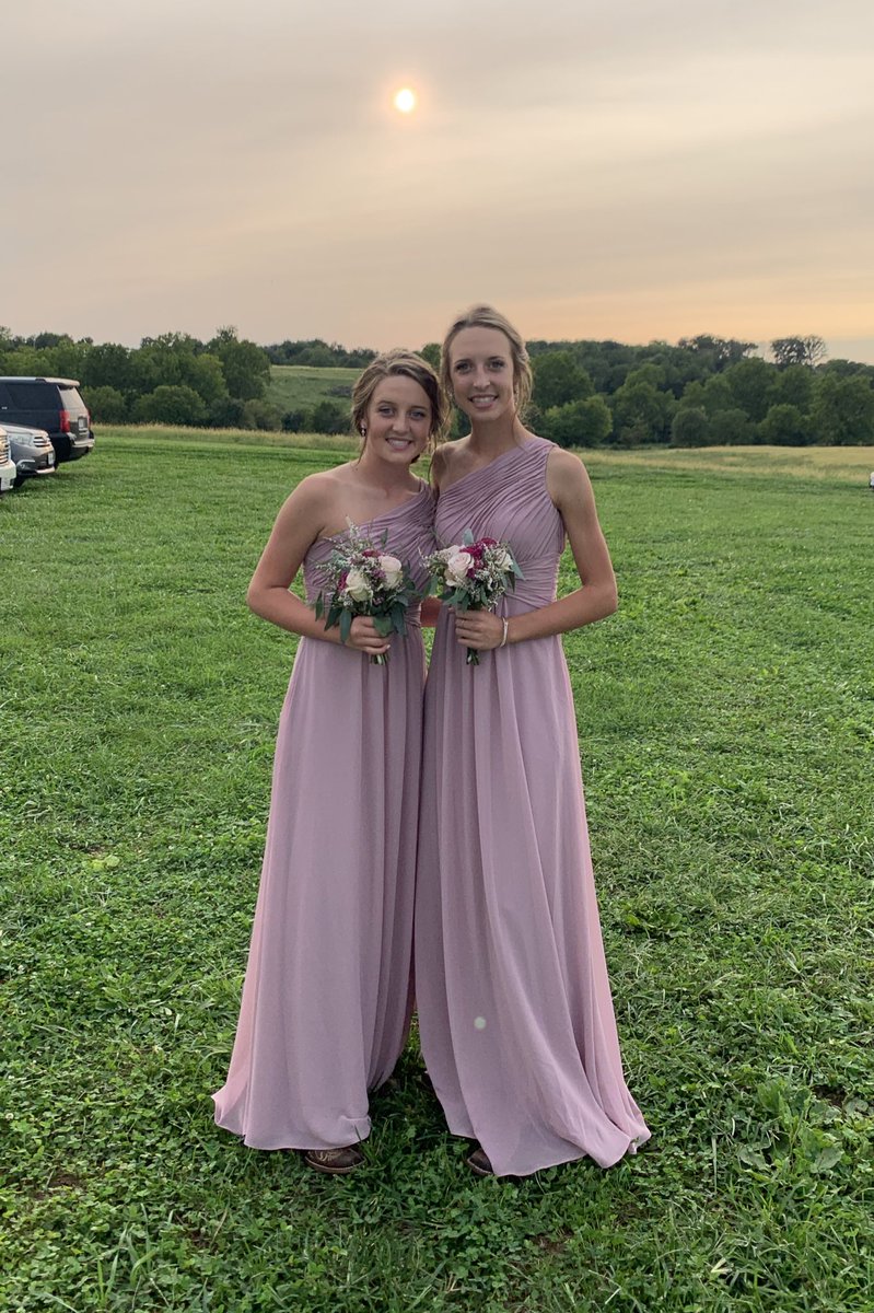 kmmorris1019's tweet photo. Be still my heart π #allgrownup #mybabygirls #theycleanupnice https://t.co/Y0MmNVH9yU