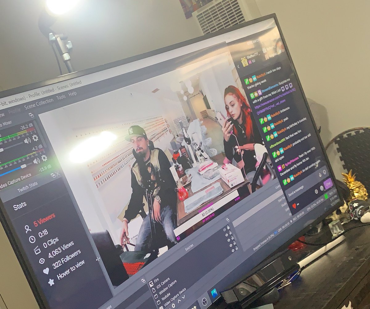 Live on twitch doing <a href="/ItsBooBooBaby/">Kush</a> Nails 🥰🥰 Stop in &amp; Vibe with us 😎 twitch.tv/thatmodel_ambe…