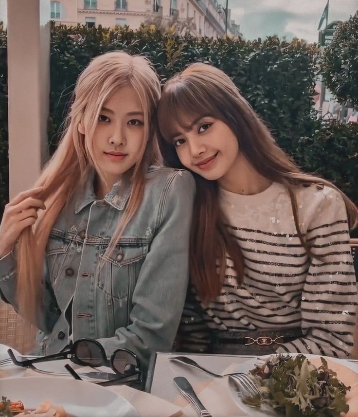 Thread by @LRuniverse57, Chaelisa threadPictures and videosStarting with my  favorites..#Chaelisa #Lisa #리사 #Rosé [...]