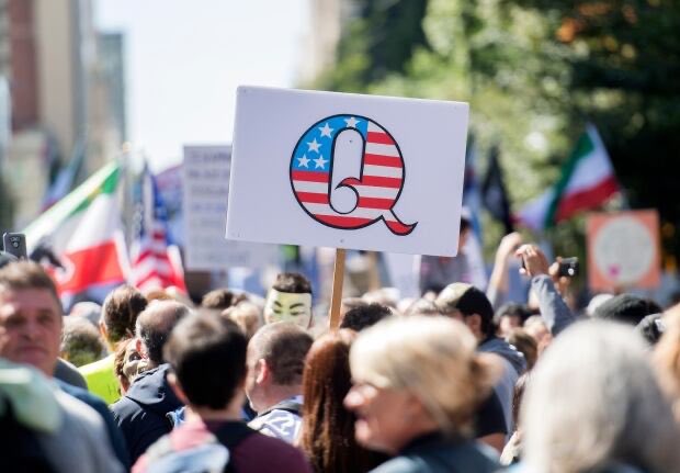 rafov74's tweet photo. vous savez ce que je n’ai pas vu aujourd’hui? des « anti-masques » choqués de voir des trumpistes et des Q s’accaparer leur cause et y porter ombrage. niet, none, zéro.

s’en trouvent-ils? https://t.co/RTI0Es0m7c