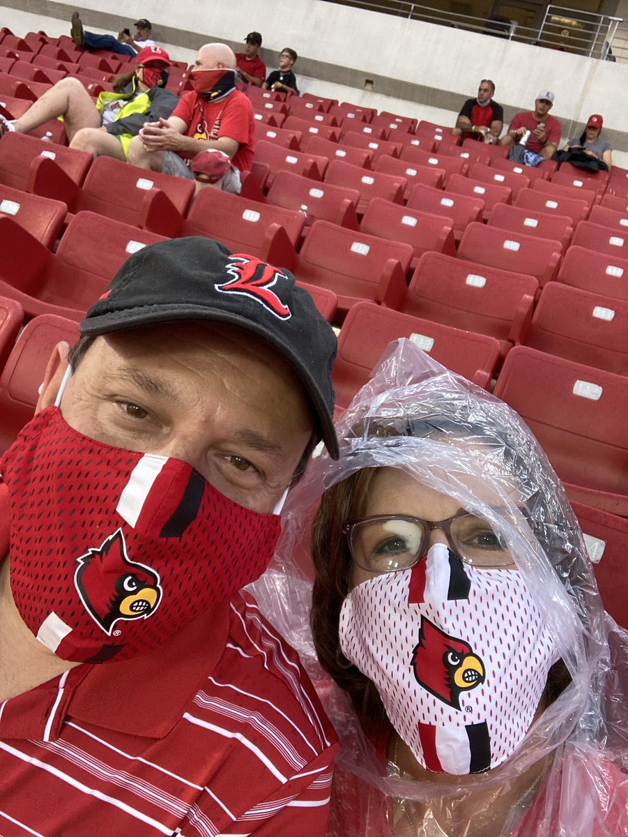 AnneMonell's tweet photo. It’s soggy, but happy to be watching our Cards!
#L1C4 https://t.co/qPqxhQw025