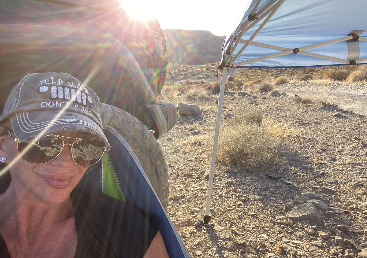 Just hanging in the desert! 
🌵☀️😎🍹#chillin 
#nature #naturelover #desertlife #lasvegas #jeep #jeppin #jeephairdontcare