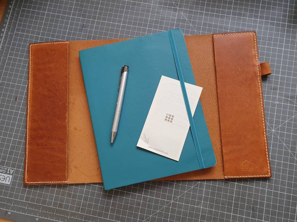 SandraPoppys1's tweet image. Personalised Leather Journal, Custom Leather Journal tuppu.net/efbcbc92  #PersonalizedJournal