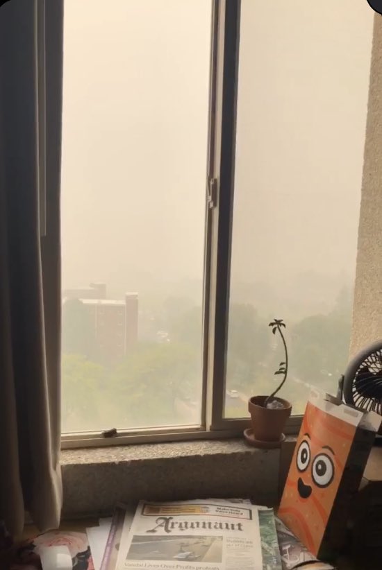 lammyslowdown's tweet photo. My daughters live view out her U of Idaho window.
Air quality index number — 575
#smokepocalypse2020 #funwithfire #ironlung #nosebreather https://t.co/cjMtymgQqA