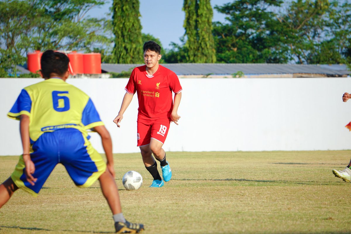 BRSurabaya's tweet photo. FT: Lakarsantri FC 2-3 Bigreds Surabaya
Liverpool menang Bigreds pun menang!
Ingat skor adalah pemanis, yg penting jaga kesehatan, jaga silaturahmi!
LET'S GUYUB! π
#LetsGUYUB #awaydays #JATIMGUYUB #anakbigreds #BRSUB #SCOUSEROBOYO #LFC #KGMI #YNWA https://t.co/Sew0kKbA9w