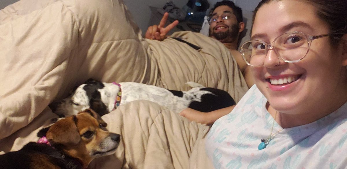 alldaysammy's tweet photo. La familia completa lista para ver Felicidad @LedVarela https://t.co/pOlgEdFI9c