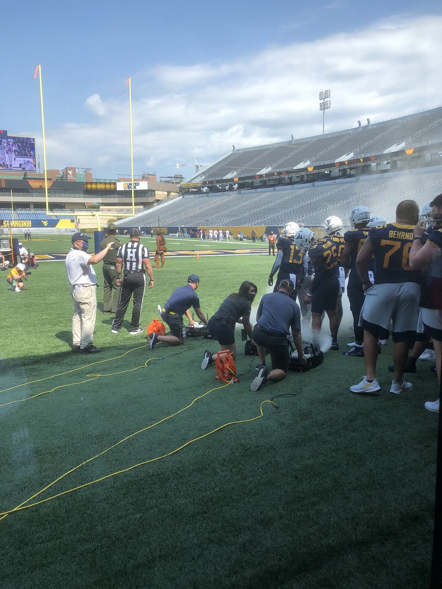 SMeest17's tweet photo. Got to live out a dream of mine today and cover the sideline of a college football game #neverworkadayinyourlife #wvusportsmedicine https://t.co/BFwFDvkOaT