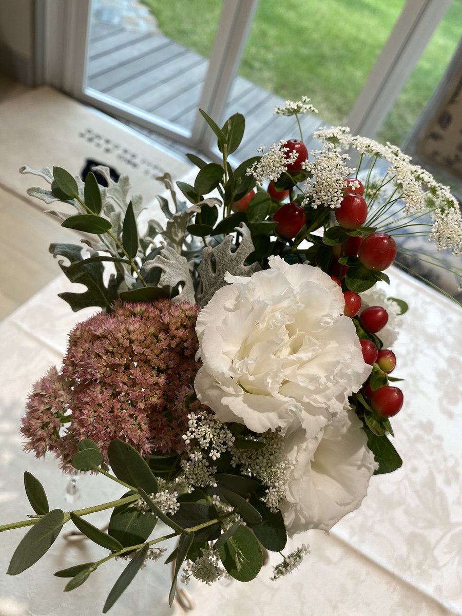 アールベルアンジェチャペル嵯峨野 On Twitter ご結婚式当日の会場のお花はフローリストと打ち合わせをしてご決定いただきます お好きなお花やお色味 季節のお花を取り入れるのもいいですね 結婚式場 京都 嵐山 プレ花嫁 秋婚 フラワーアレンジ