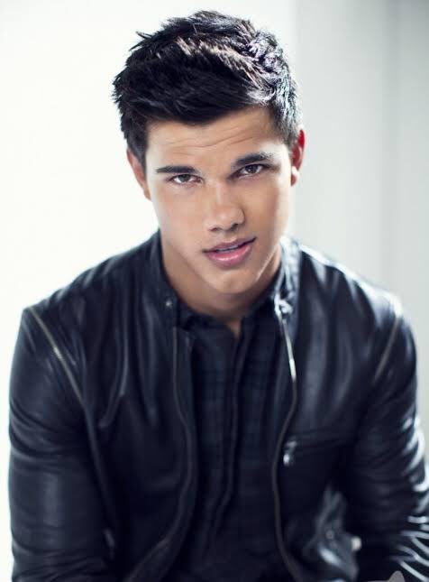 14) Taylor Lautner