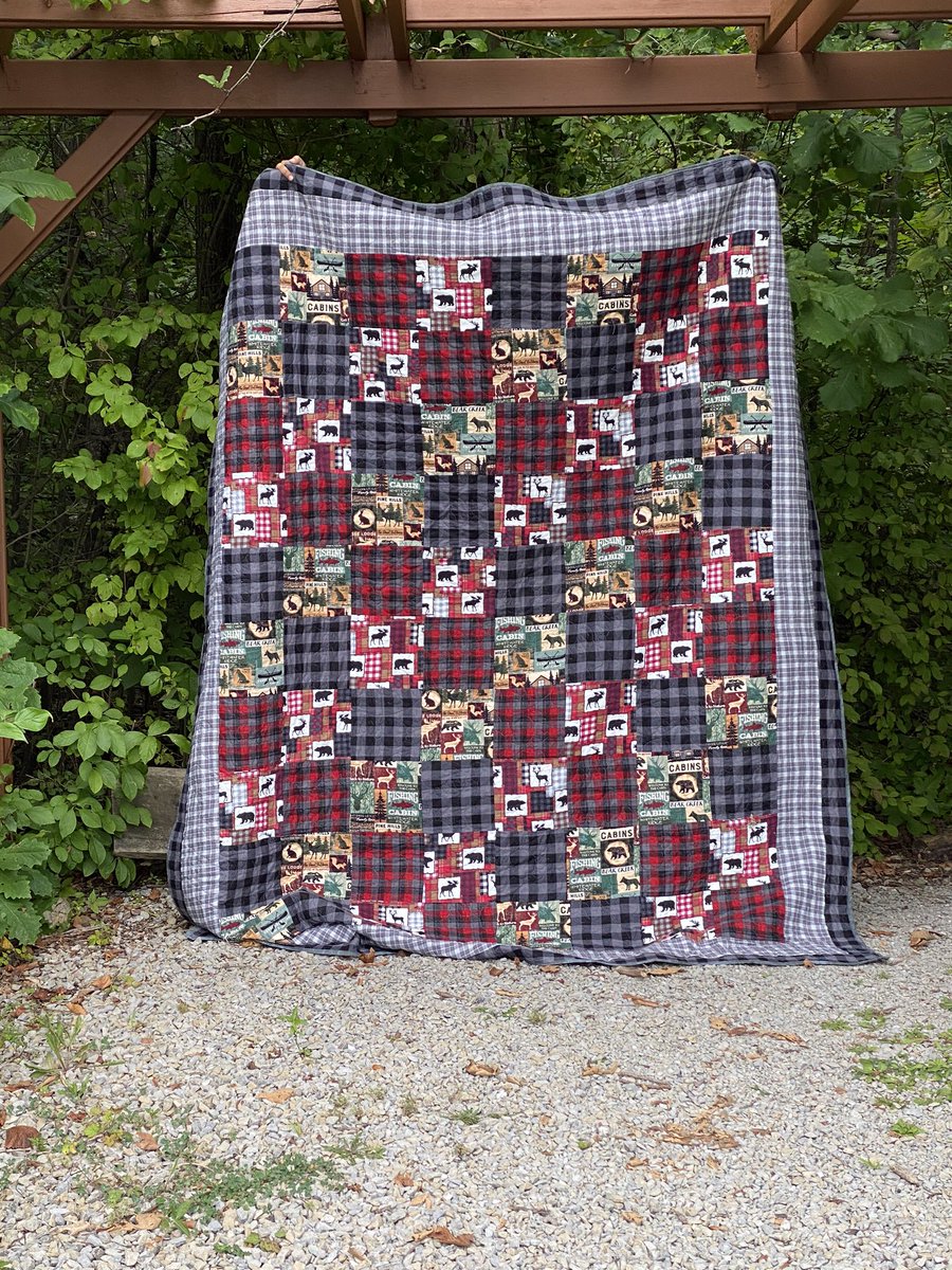 Seth_of_QOAB's tweet photo. Was asked to make a flannel quilt by a big ol burly guy. Quilted with bear paw prints by Holly Hurd. This finished at 80”x100” perfect for the recliner https://t.co/FHKxDploUP