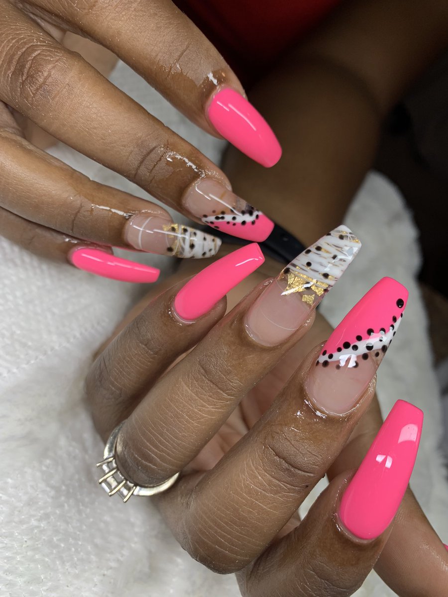 XiMuva_'s tweet photo. Come on, Barbie, let's go party⛱
•
•
#nails #nailsart #dexinernails #dexined #242nailartist #242nails #glittergoddess #ombre’ #grabbers #nassaunails
•
For information or booking, WhatsApp 816-6064! https://t.co/lIbf1TVjym