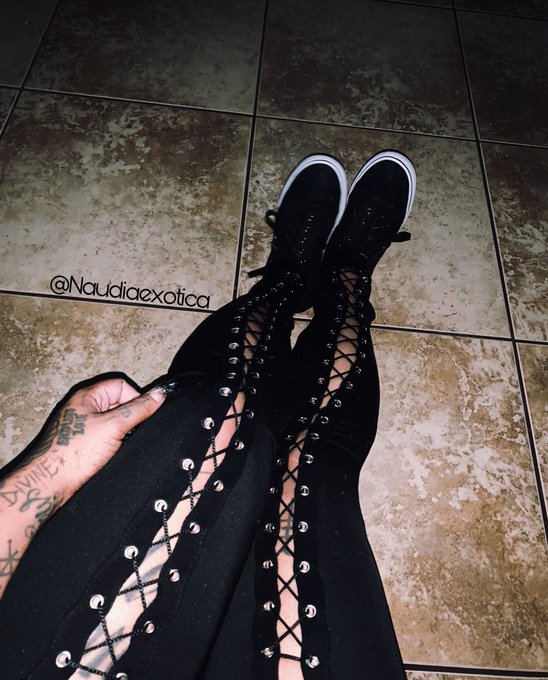 Hi ⛓ #grunge #goth #aesthetic #clothing #fashion https://t.co/Ujf6TULsJH<a href="/tag/grunge"class="tags">#grunge</a><a href="/tag/goth"class="tags">#goth</a><a href="/tag/aesthetic"class="tags">#aesthetic</a><a href="/tag/clothing"class="tags">#clothing</a><a href="/tag/fashion"class="tags">#fashion</a>