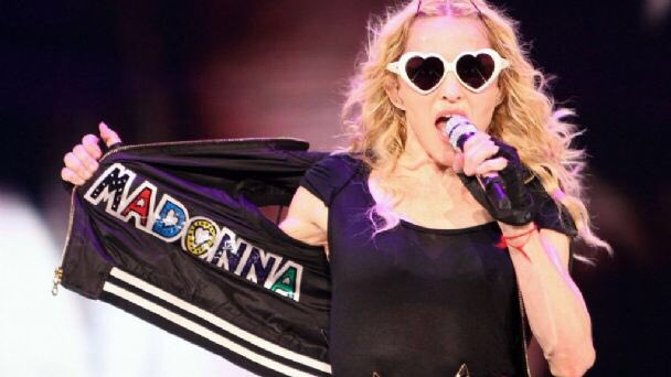 Delospeloz's tweet photo. #hashtagenvivo @TicketekAr @martinciriook @lizardoponce Ni @Madonna se #atrevio a tanto!! https://t.co/awfkWl9QaF