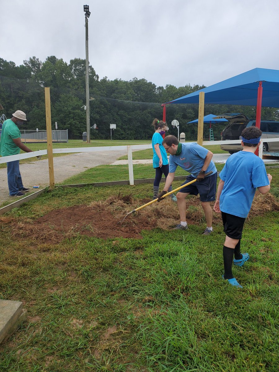 BurchBears3rd's tweet photo. #BetterTogether schools work best when working together as one.  I love the way our parents, teachers, and students come together to invest in future growth! #burchbears https://t.co/TvGgQ4SFNK