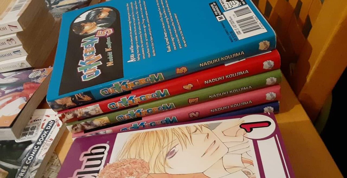 DarkMatterSad's tweet photo. Found a box of random manga outside by the Circle K! #manga #circlek #cynicalorange #angelsanctuary #ourkingdom #epicfind โกโกโกโก and a few others too!! https://t.co/o2vQ0wEDgf