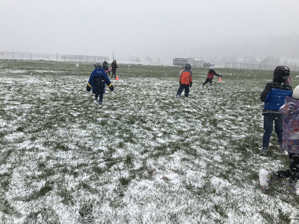 chorvath123's tweet photo. Teaching PE outside...Gotta love Colorado weather! Warm sun one day, cold snow the next. The kindergarteners and 1st graders were amazing! #ubehawks https://t.co/pdH5GjyxGz