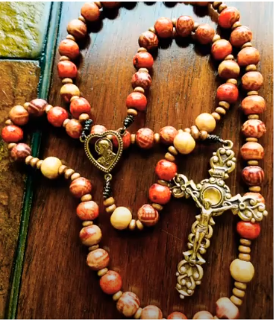 cmurray4492's tweet photo. HAPPY BIRTHDAY Mother Mary https://t.co/2ZkERFJdS0 via @YouTube https://t.co/6aVDQ7MU5l