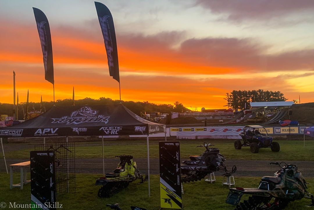 PolarisSnow's tweet photo. Anyone else missing those epic sunrises and early mornings at @haydays_grassdrags?
#LetsRide #HayDaysAtHome
📸: mattentzsnow https://t.co/jPM8AXYubj