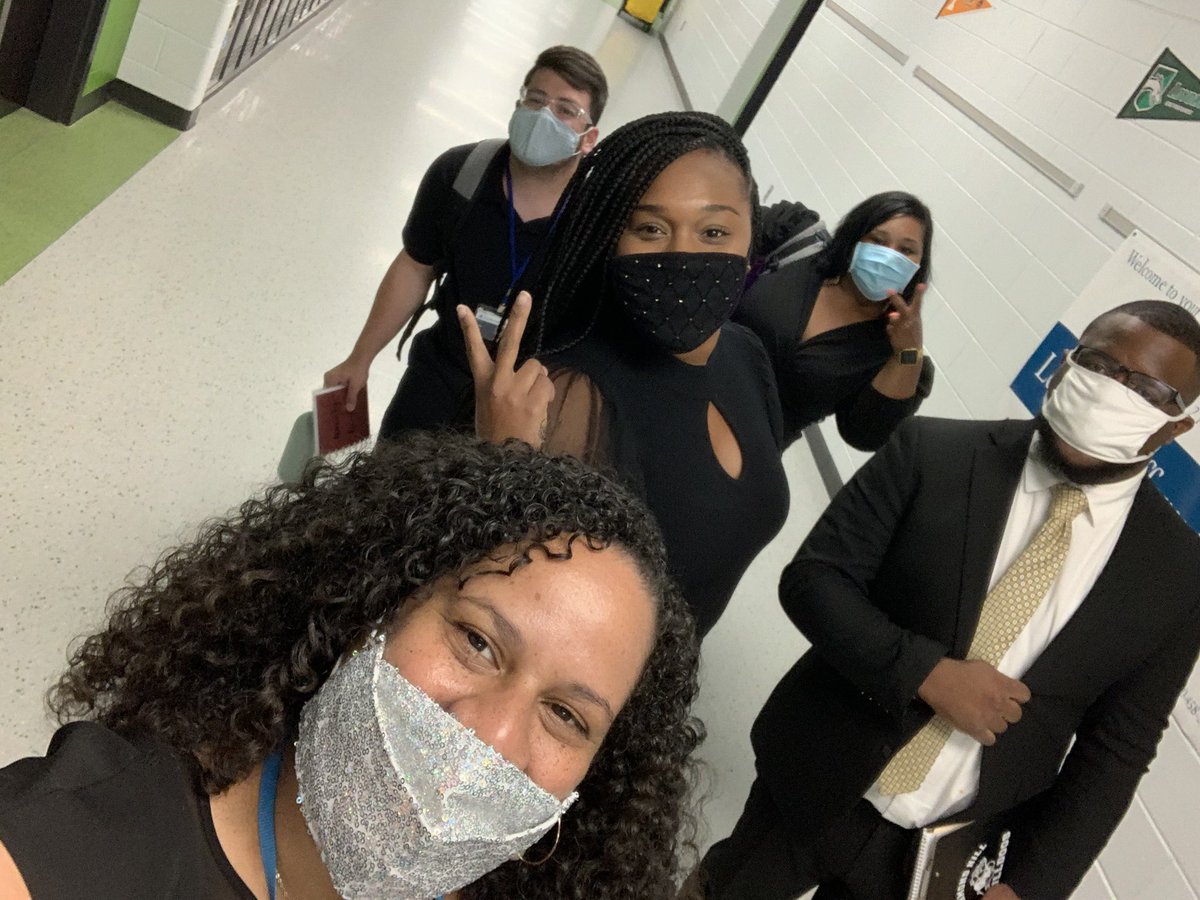 LiveFree_PiHard's tweet photo. Found my teacher bestie on here @theej_moss We made it through the first week!!! 💪🏾💪🏾💪🏾#OneTeamSharedDream #RHK8NTG #RCSS https://t.co/Xk2jYeVmpE