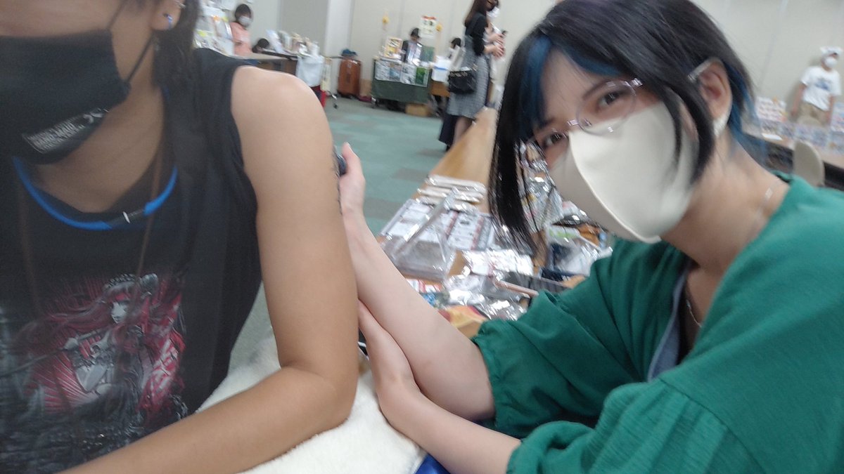 yorosikunisidog's tweet photo. チェルベリのボーカルHINAちゃんにボディーペイントして貰いました~⤴️
バラ🌹
スゴい力作‼️‼️
ありがとう😆💕✨
描いて貰いたい方はひなちゃんへ‼️‼️
#RonRoner
#チェルベリ
#Cerveteri
@Hina_Vocal https://t.co/NcBqLR7T9e