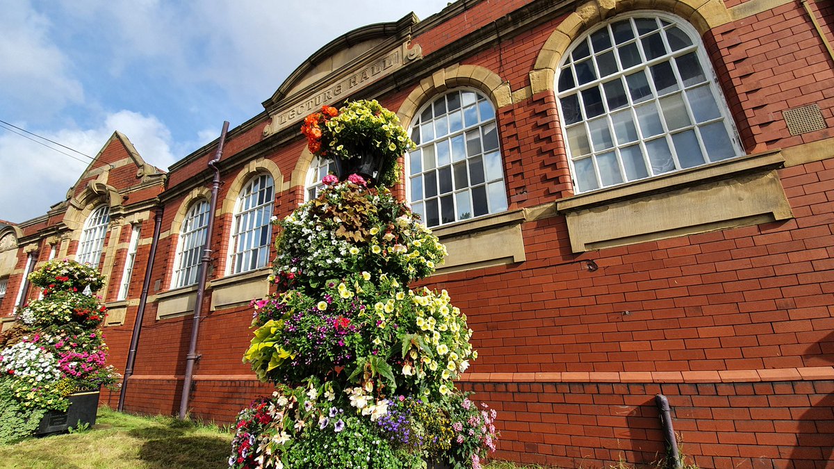 HenseyJean's tweet photo. Day 4 of our "Paws 🐾 for a Cure for Cancer " 🚶‍♀️🐕 took us around #StubshawCross #AshtonLibrary #JubileePark meeting some lovely people who donated to our charity 🤗 Thanks to John  &amp; Simon &amp; his family Have a peaceful Sunday 🕊 https://t.co/TJFivF3f5u