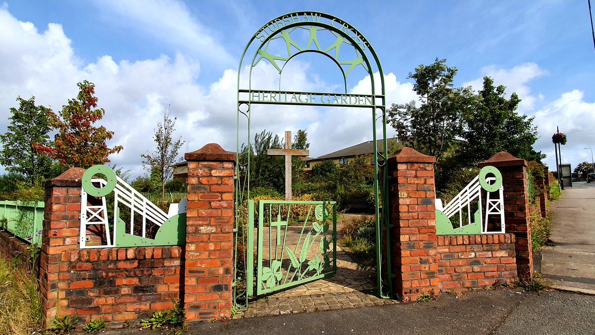 HenseyJean's tweet photo. Day 4 of our "Paws 🐾 for a Cure for Cancer " 🚶‍♀️🐕 took us around #StubshawCross #AshtonLibrary #JubileePark meeting some lovely people who donated to our charity 🤗 Thanks to John  &amp; Simon &amp; his family Have a peaceful Sunday 🕊 https://t.co/TJFivF3f5u