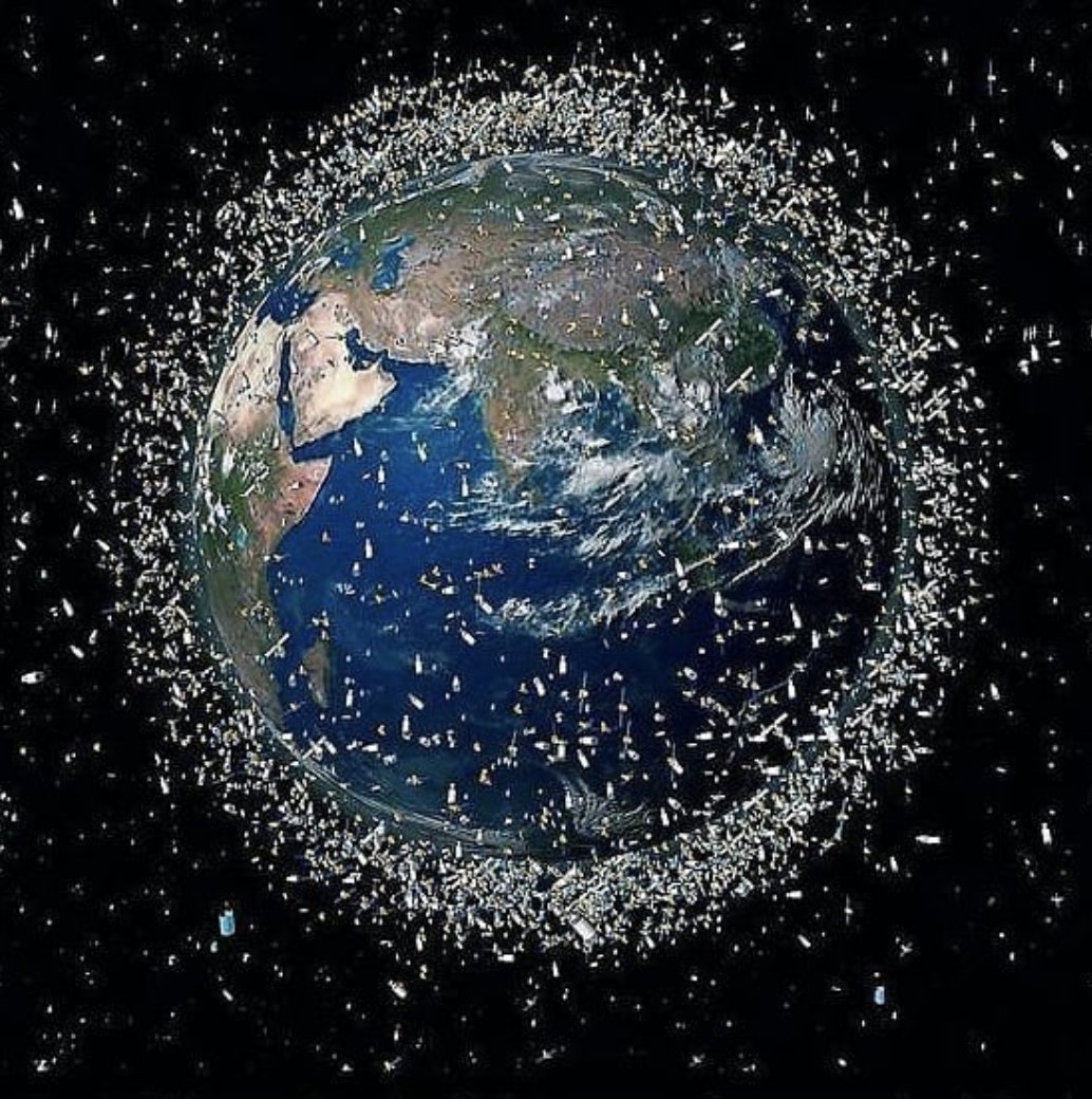 picazomario's tweet photo. El mundo cada vez más tecnológico en el que vivimos va saturando nuestro espacio vital literalmente. Hay unos 2.720 satélites orbitando la tierra. 1.352 son de Estados Unidos, 374 de China, 172 de Rusia y el resto de varios países. España tiene 17 en el último recuento publicado. https://t.co/BY4eSiDoEC