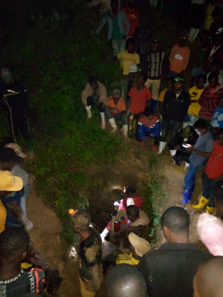 AlutaEnoch's tweet photo. Kamituga : 48 heures après l’incident, aucun corps n’est jusque là sorti des décombres
@Presidence_RDC @PrimatureRDC @TheoKASI @SRSG_MONUSCO @ONU_fr @AlutaEnoch @54ETATS https://t.co/DXgik6dbcH