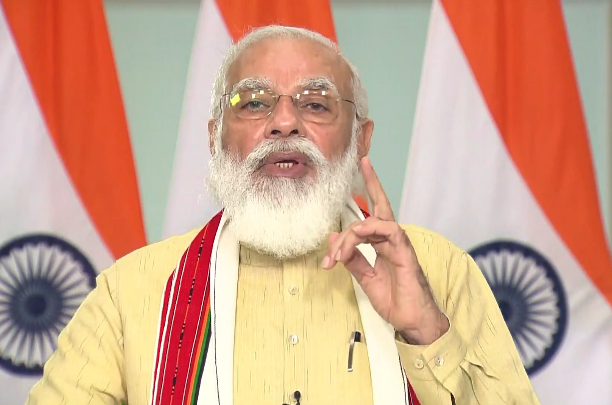 BJP4India's tweet photo. हम बिहार के हर एक सेक्टर के विकास को आगे बढ़ा रहे हैं, हर एक सेक्टर की समस्याओं के समाधान का प्रयास कर रहे हैं, ताकि बिहार विकास की नई उड़ान भरे।

उतनी ऊंची उड़ान भरे जितना ऊंचा बिहार का सामर्थ्य है: पीएम @narendramodi #UjjwalBihar https://t.co/ZxX0onF7wI