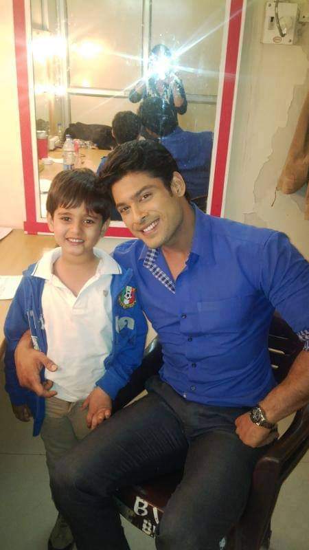 I love kids and love being with them.      :  @sidharth_shukla  #SidharthShukla  #SidHearts  #BalikaVadhu
