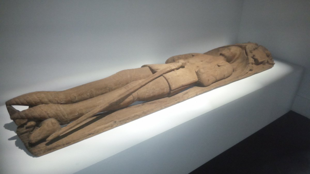 cotentinologue1's tweet photo. Gilles de Bretagne+1450 (📷Jean Yves Copy) wood effigy once #Boquen Abbey, now #St_Brieuc museum
J Y Copy didn't mention any wheel-cross slab as a grave marker at Boquen ( Art, Société et Politique au temps des Ducs de Bretagne 1986 )
@brittanyexpert @DavidPetts1 https://t.co/9yIqUVdB06