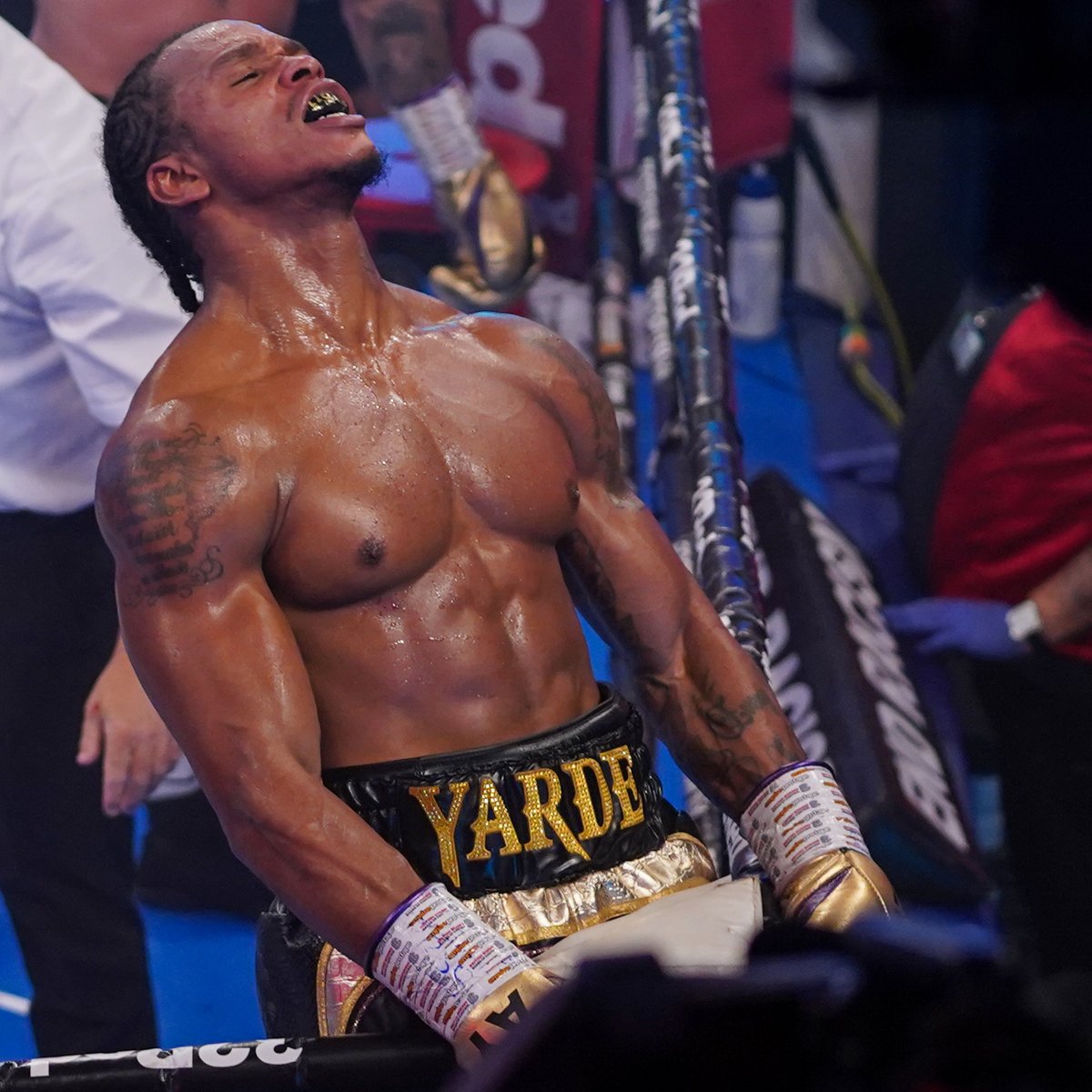 boxing_social's tweet photo. YARDE BLUDGEONS SPELMAN 🦁
🇬🇧 @mranthonyyarde became the first man to stop @dec_spelman last night, scoring a dominant sixth round TKO to set up a bout with @LyndonArthur. ⬇️
REPORT: https://t.co/jTDUoBfr8l
🔞 @Betfred Fight Odds: https://t.co/WpCjSZKyjP
#Boxing #YardeSpelman https://t.co/NrDdtmhG4j
