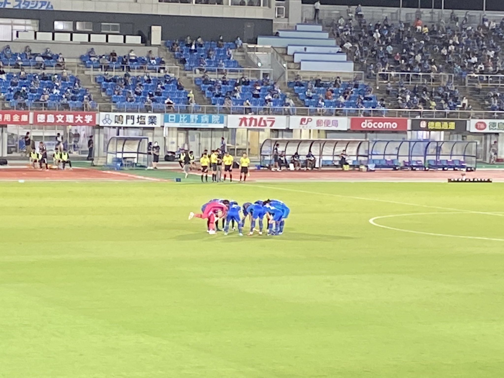 こー 円陣組んでの掛け声のとき 必ず上福元の右脚が上がるの好き 神の足 徳島ヴォルティス 上福元直人 T Co Cpfm2atf5z Twitter