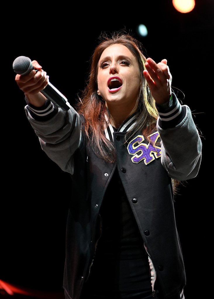 no one:me: here have a thread of every pic i have of lauren in *the fit*