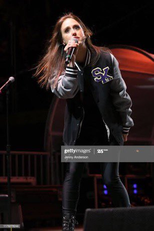 no one:me: here have a thread of every pic i have of lauren in *the fit*