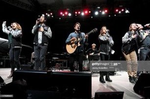 no one:me: here have a thread of every pic i have of lauren in *the fit*