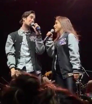 no one:me: here have a thread of every pic i have of lauren in *the fit*