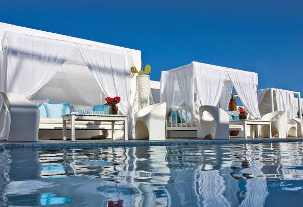 yg_pato's tweet photo. If she loyal take her to Santorini ... 😏 https://t.co/O0Z8d6FOeN