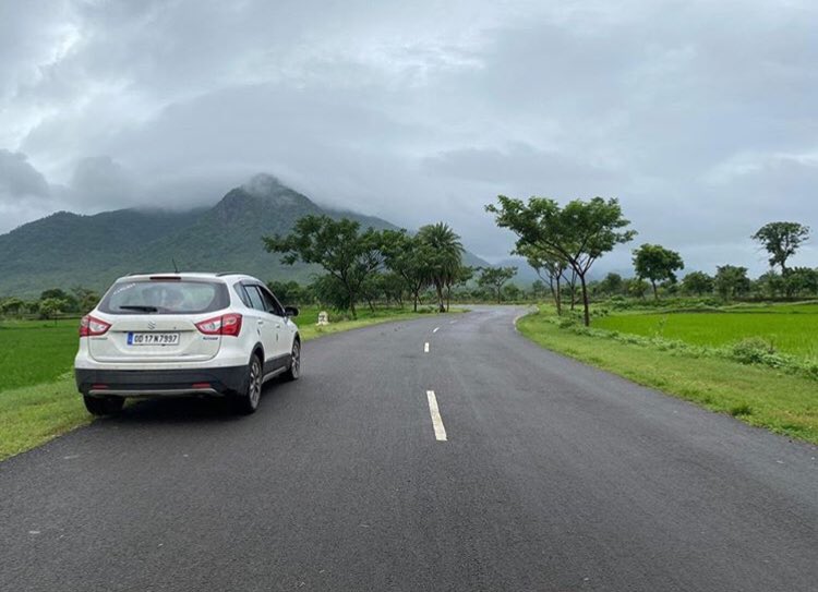 Amar_BhPatna's tweet photo. Enroute to Kalampur...
This route has some of the most amazing views to offer, from a number of C, V, S bends to beautiful farm lands and high mountains of Karlapat WLS.
Drive through rainy season has it’s own charm...
P.C. Swastik Kumar Dash

#kalampur
#kalahandi https://t.co/gXNTAMaVny