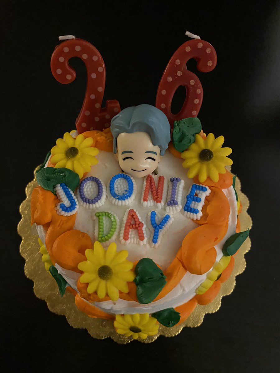 MOONIEJOONlE's tweet photo. happy birthday joonie!!! I hope you felt so loved on your special day #HappyBirthdayNamjoon #RMoClock #OurPrideRM https://t.co/Lp1tkkntas