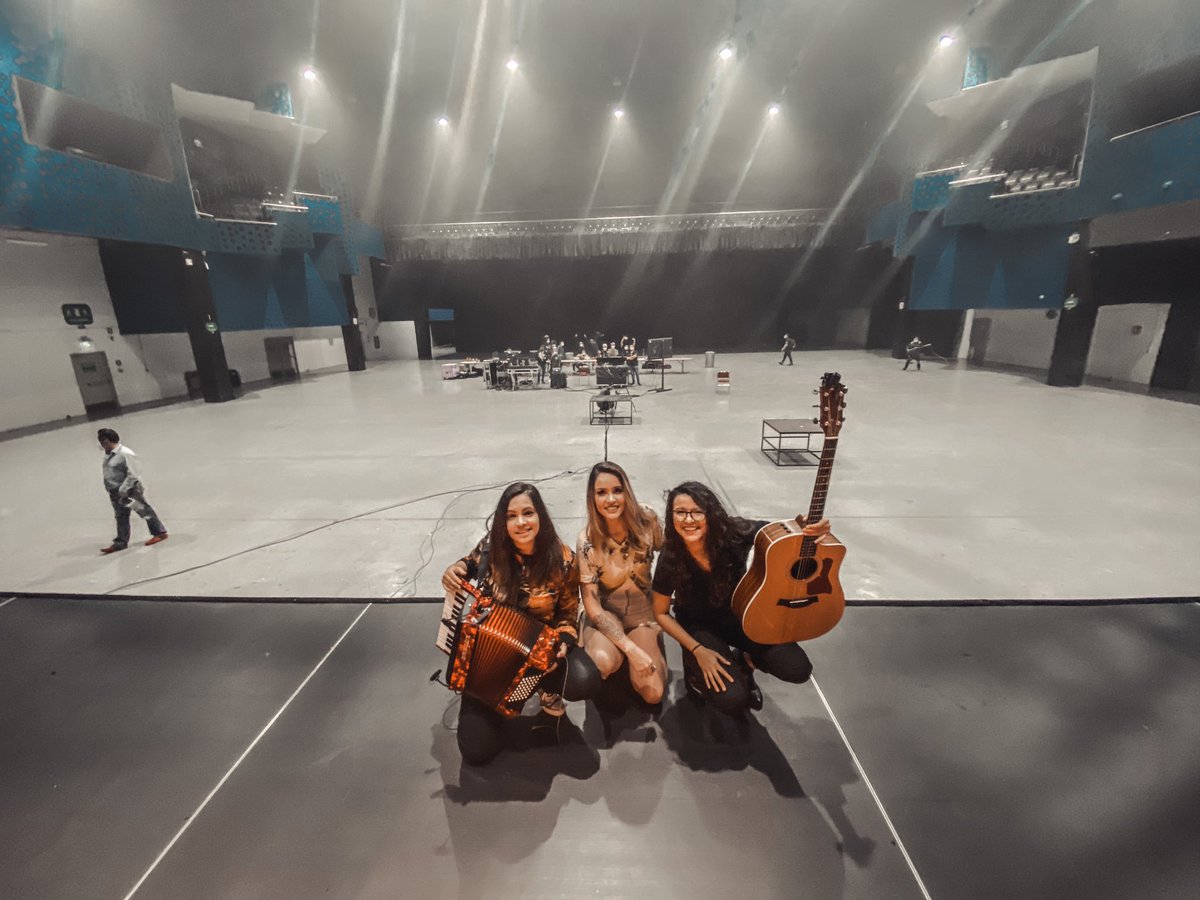 GrissRom's tweet photo. Así es como se vive un concierto en pandemia 🔥🔥🔥 

GRACIAS @PepsiCenterWTC https://t.co/kXbc4bUtV8
