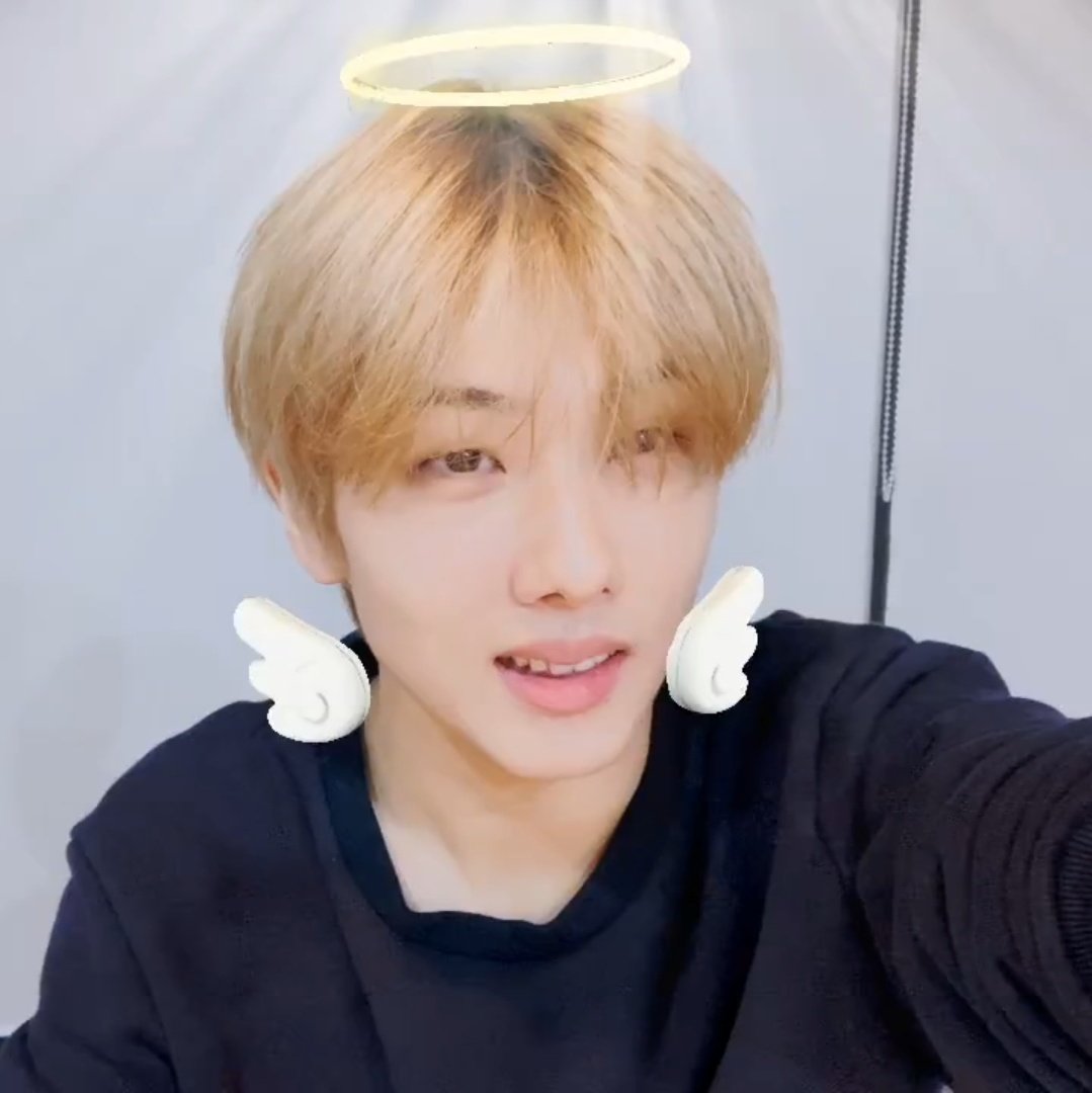 mojjisungie's tweet photo. 2018                                 2020 https://t.co/5qNZUoDEhe